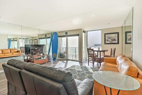 Beachfront Condo with Community Pool and Hot Tub