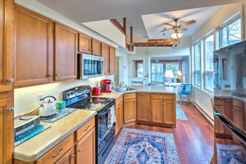 Φωτογραφία από το άλμπουμ του Waterfront Retreat with Boat Dock and Fire Pit! σε Southbury