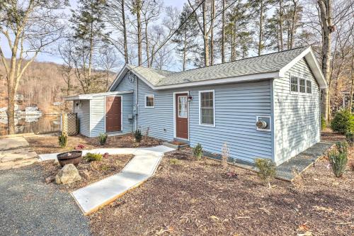 Φωτογραφία από το άλμπουμ του Waterfront Retreat with Boat Dock and Fire Pit! σε Southbury