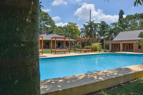 a large swimming pool with benches around a house at Parador 15 in Funes