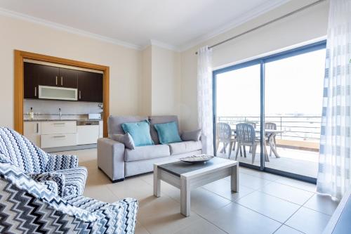 Horizon Apartment by Seewest
