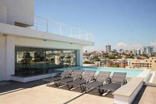 Бассейн в Lincoln Suite или поблизости