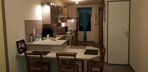 Le Grand Bleu - Vierzon - Wifi et Parking Inclus