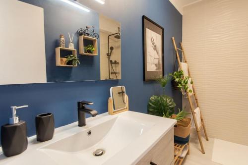 C5 Staywizus - 2 BDR Blvd Carnot - 10 min Palais - AC & Terrace Sea View