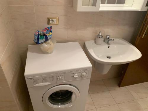 a bathroom with a washing machine and a sink at Barzio Centro 08 in Barzio