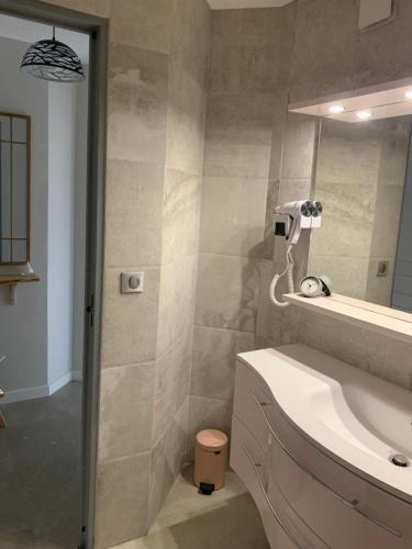 Et badeværelse på Fréjus plage: appartement cosy à 300m de la mer