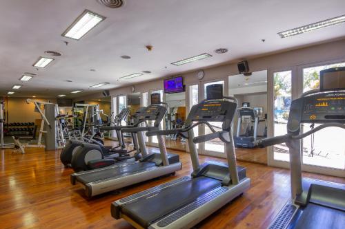 Quinto Centenario Hotelにあるフィットネスセンターまたはフィットネス設備