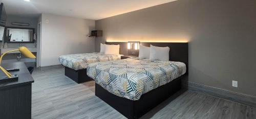 Motel 6 Aransas Pass TXにあるベッド