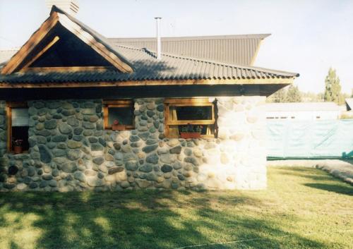 La fachada o entrada de Cabañas Casa de Piedra