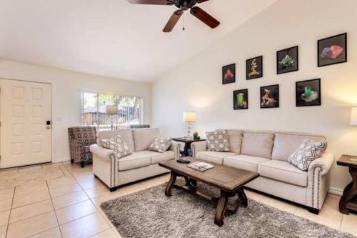 Loaded Tempe Townhouse Close to ASU 3bd
