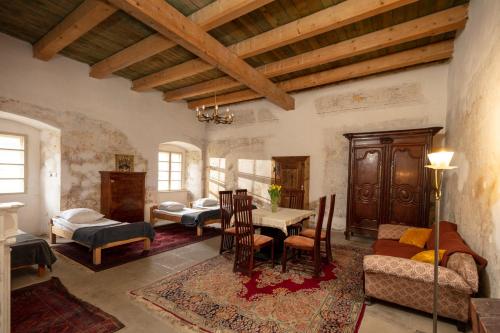 a living room with a table and a dining room at Pałac Gorzanów in Gorzanów