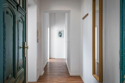 Sonnig & Helle Wohnung Alexanderplatz in 15min zu erreichen, Herthastraße sehr schön und groß für Gruppen geeignet photo 10