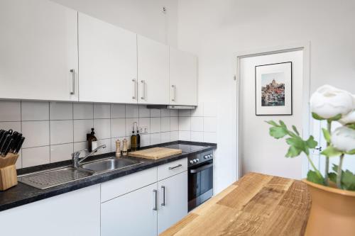 Sonnig & Helle Wohnung Alexanderplatz in 15min zu erreichen, Herthastraße sehr schön und groß für Gruppen geeignet photo 20