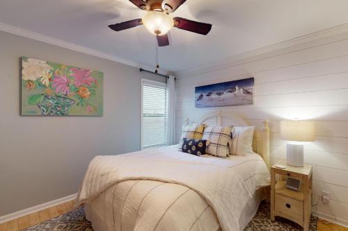 Ένα ή περισσότερα κρεβάτια σε δωμάτιο στο Harbour Oaks, Unit 211