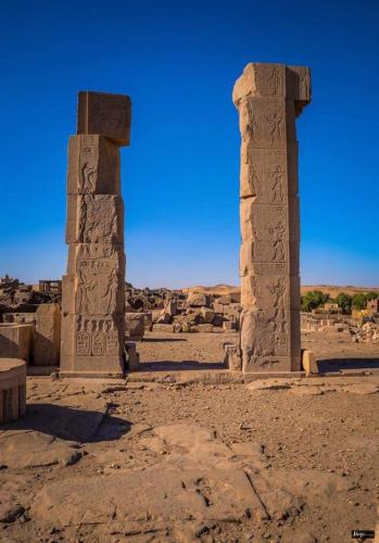 two stone pillars in the middle of a desert at Kayan Guest House in Aswan