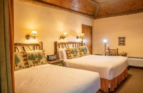 Ένα ή περισσότερα κρεβάτια σε δωμάτιο στο Finger Lakes Lodging