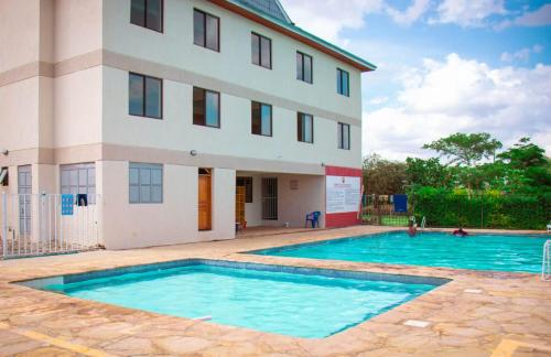Kolam renang di atau dekat dengan ROYAL ACACIA HOTEL ISIOLO