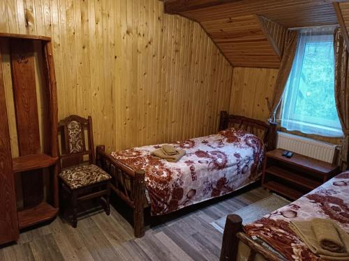 Кровать или кровати в номере Гостинний двір у Ангеліни