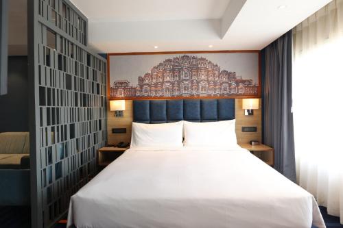 Postel nebo postele na pokoji v ubytování Holiday Inn Express & Suites Jaipur Gopalpura by IHG