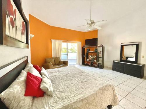 a large bedroom with a bed and a couch at Casa con Piscina Cerca de playa in Nuevo Vallarta