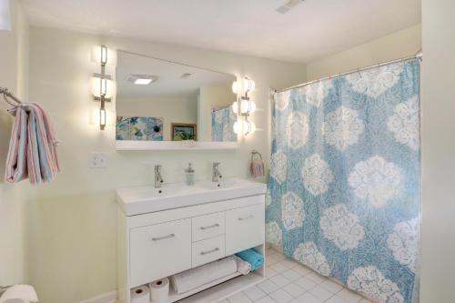 Koupelna v ubytování Breeze-On Inn - 4217 Fifth St