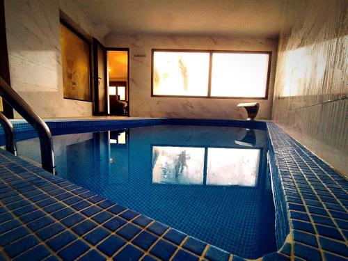 Foto El Aprisco, con piscina climatizada en Hueva-Guadalajara 1