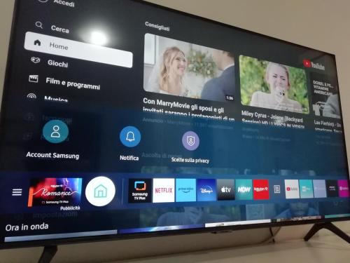 a television screen with a website on it at A&G Apartments in Zanica