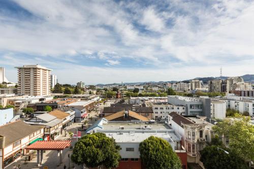 z góry widok na miasto z budynkami w obiekcie Kimpton Hotel Enso, an IHG Hotel w mieście San Francisco