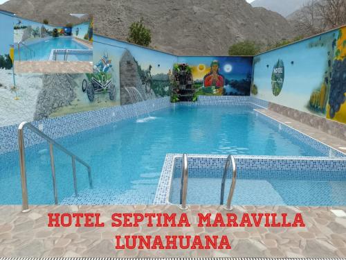 a large swimming pool in a hotel sigiriya marriottuliculiculicyrinth at Hotel Septima Maravilla Lunahuana in Lunahuaná