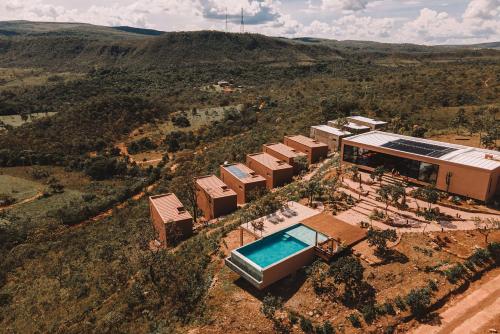an aerial view of a house with a swimming pool at Vila Toá in Alto Paraíso de Goiás