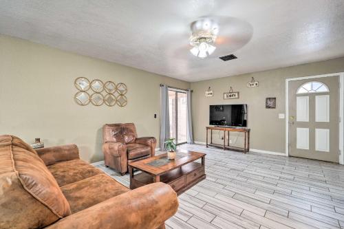 Imagen de la galería de 2 Mi to Sports Complex Peoria Home with Patio!, en Peoria