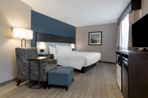 a hotel room with a bed and a tv at Best Western Plus Chocolate Lake Hotel - Halifax in Halifax