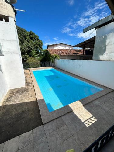 a swimming pool in the backyard of a house at Casarão Central in Carolina