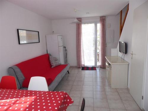 Photo de la galerie de l'établissement Maison Duplex 3 Pièces avec Terrasse, Parking Privé, Proche Plage - 6 Personnes - FR-1-326-397, à Marseillan
