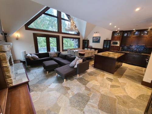 Χώρος καθιστικού στο Luxury Ski-in / Ski-out home on Blackcomb