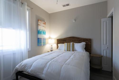 Lovely 4BR King Beds Steps To Beach And Pier H photo 34