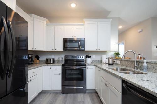 Lovely 4BR King Beds Steps To Beach And Pier H photo 32