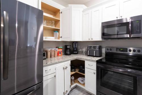 Lovely 4BR King Beds Steps To Beach And Pier H photo 11