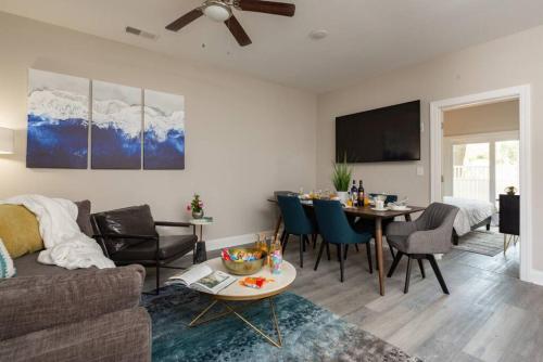 Lovely 4BR King Beds Steps To Beach And Pier H photo 9