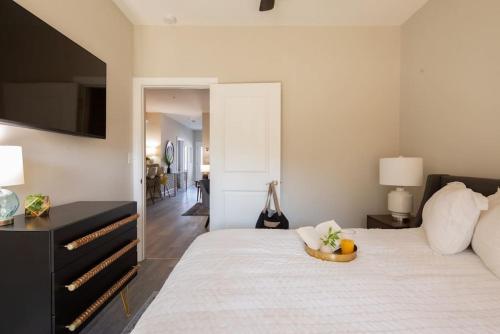 Gallery image of Lovely 4BR King Beds Steps To Beach And Pier H in Myrtle Beach