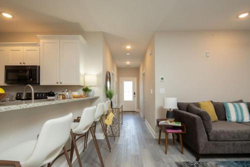 Lovely 4BR King Beds Steps To Beach And Pier H photo 7