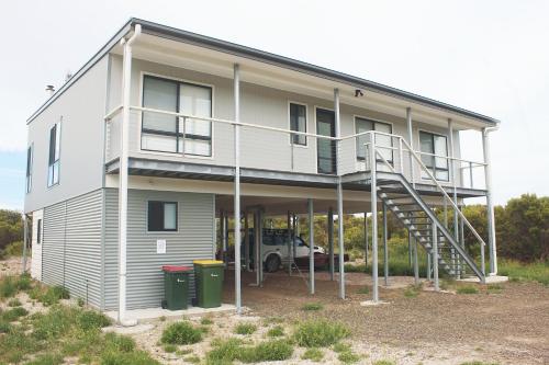 Das Gebäude in dem sich das Ferienhaus befindet