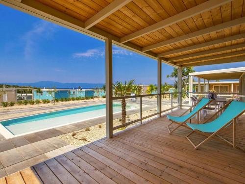 Mobile Home Omisalj with Seaview at Beach