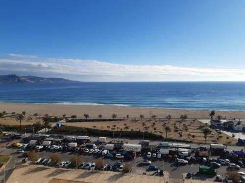 an aerial view of a parking lot next to the beach at MIAMI BLAU in Empuriabrava