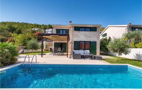 Awesome Home In Vinjerac With Wifi, 3 Bedrooms And Outdoor Swimming Pool