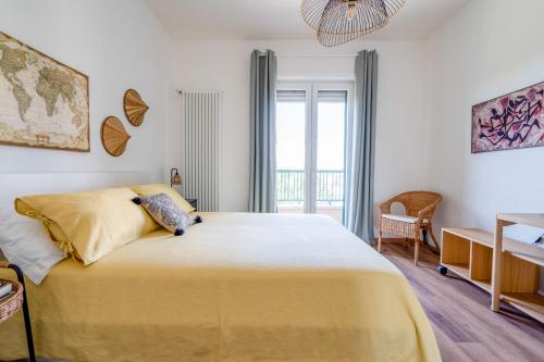 A bed or beds in a room at Luciano's : Abitare nel confort e nella luminosità