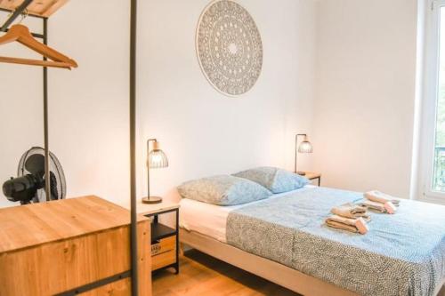 Ліжко або ліжка в номері Bail mobilité- Charmant T2 proche de Castellane