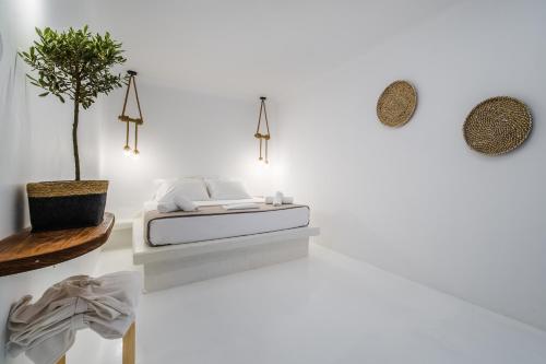 Ένα ή περισσότερα κρεβάτια σε δωμάτιο στο Amethyst Luxury Suites Oia