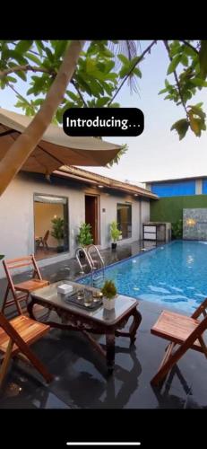 uma fotografia de uma casa com piscina em PANACHE by VG em Lonavala