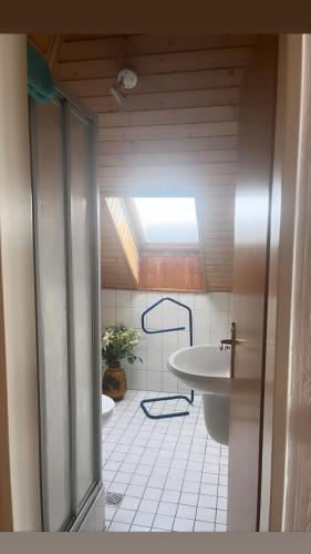 a bathroom with a tub and a sink and a toilet at Hotel / Gaststätte Jonen‘s Eck in Niederzier